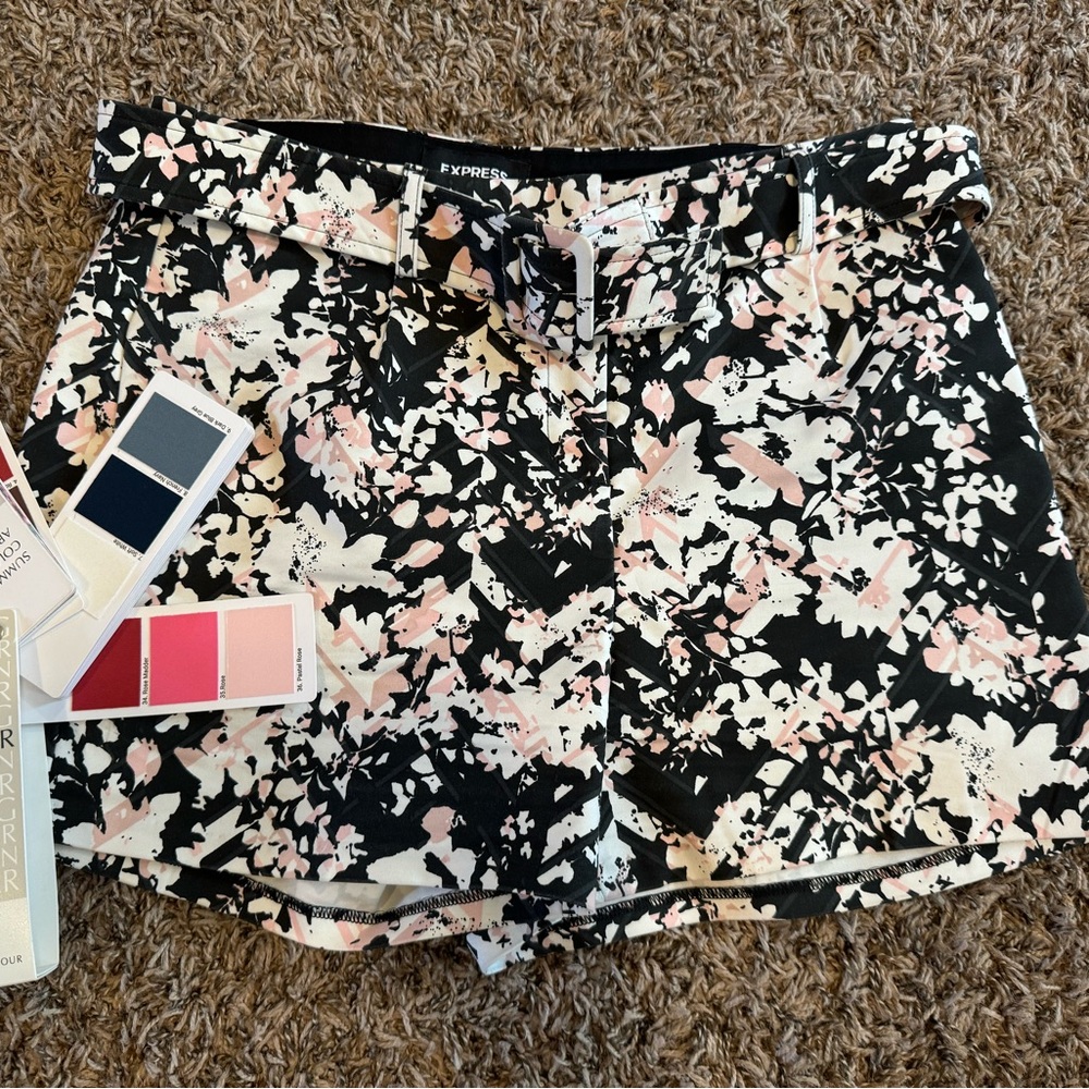 Express high waist tailored shorts size 6 with belt.